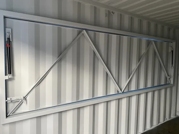 15ft Shipping ContainerBar/Kiosk/Stall/Pod for sale – Available (photo 6)
