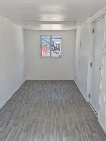 20 x 8 AV Open plan office green for sale – Available (photo 3)