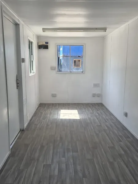 20 x 8 AV Open plan office green for sale – Available (photo 5)
