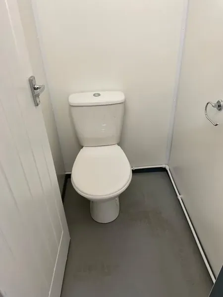 20ft x 8ft Shipping Container Toilet Block – Reading for sale – Available (photo 7)