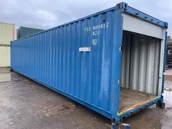 40/8 Shipping Container with Rollup and electrics and lights for sale – Used (Cargo Worthy) (photo 5)