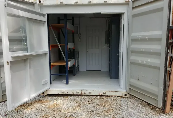 40 ft Container Shop – Climate Controlled Office + Inventory Storage / Racking for sale – Available (photo 8)