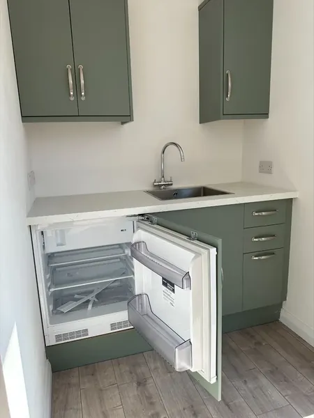 7.5 x 3m Office with kitchenette/WC for sale – Available (photo 7)