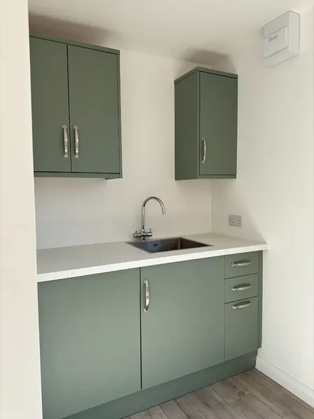 7.5 x 3m Office with kitchenette/WC for sale – Available (photo 8)