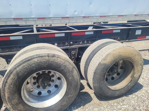 53ft Hyundai Shipping Container Chassis – 2011 for sale – Available (photo 3)