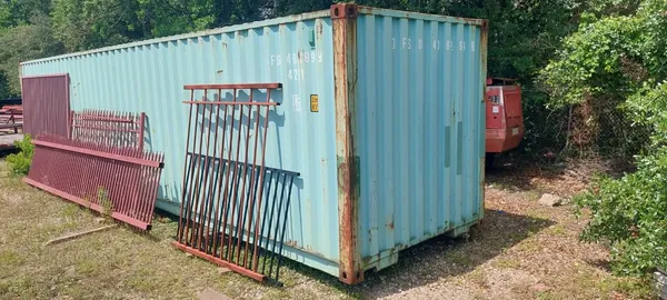 Watertight 40ft Shipping Container – Extra Space for Storage. for sale – Used (Cargo Worthy) (photo 2)